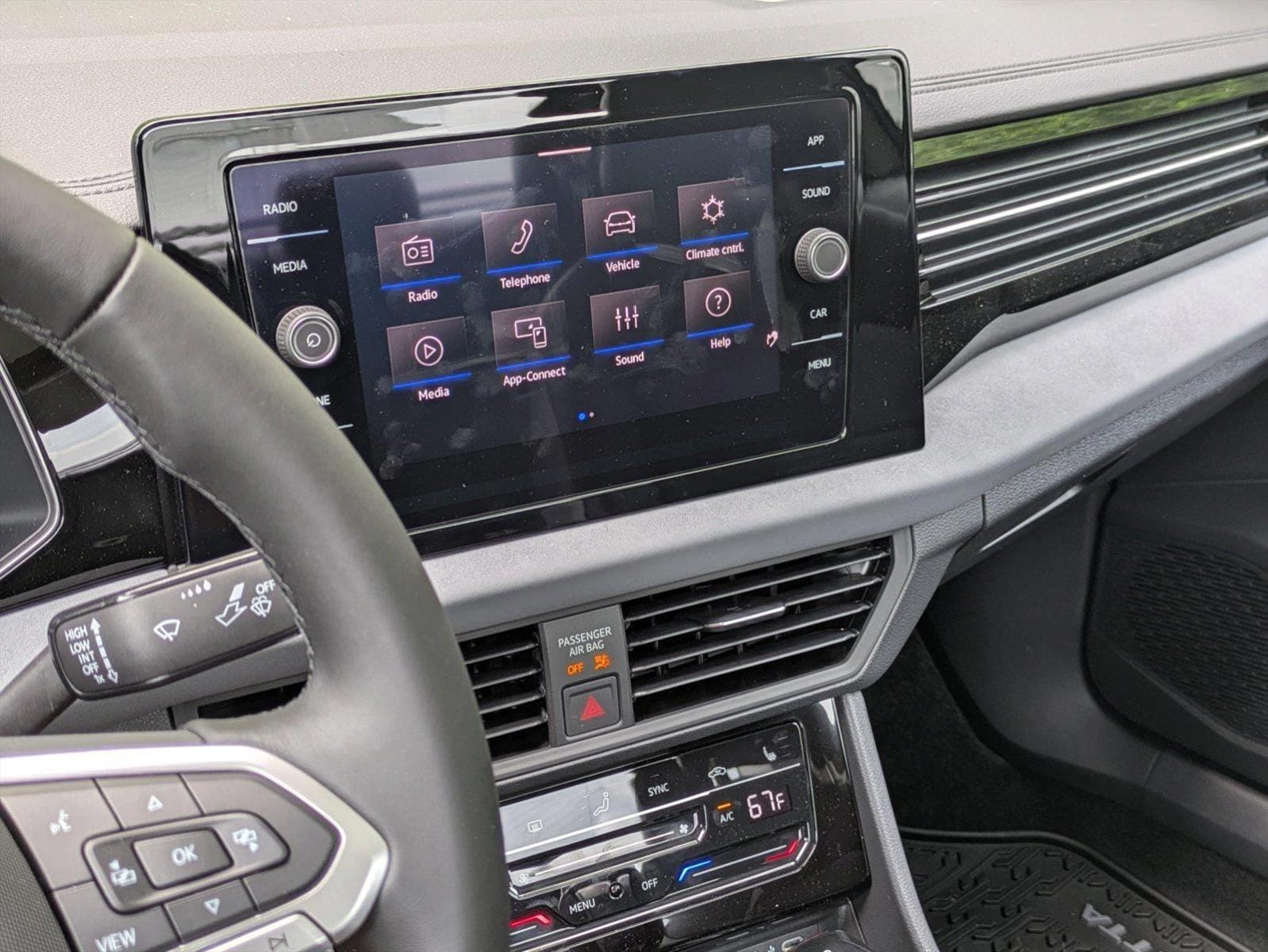 2025 Volkswagen Jetta SE - Photo 12