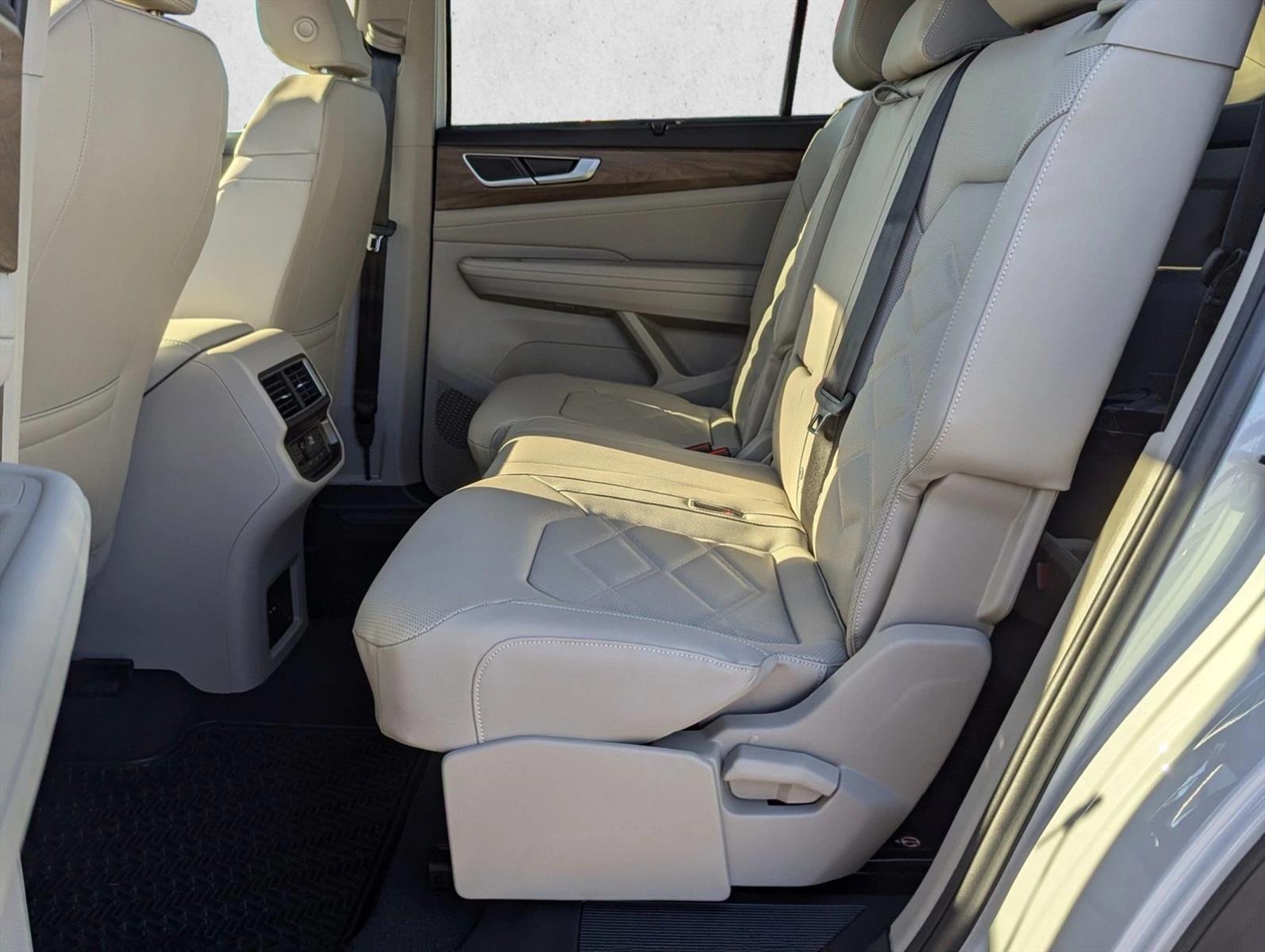2026 Volkswagen Atlas SE w/Tech - Photo 14