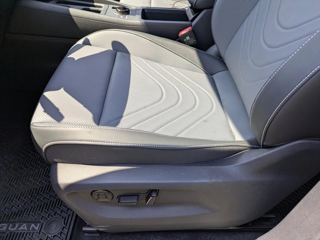 New 2026 Volkswagen Tiguan SE R-Line Black Sport Utility