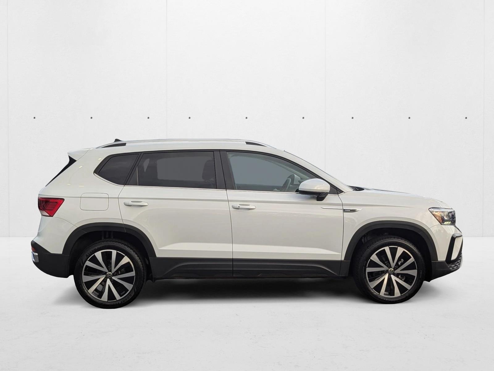 2024 Volkswagen Taos SE photo 4