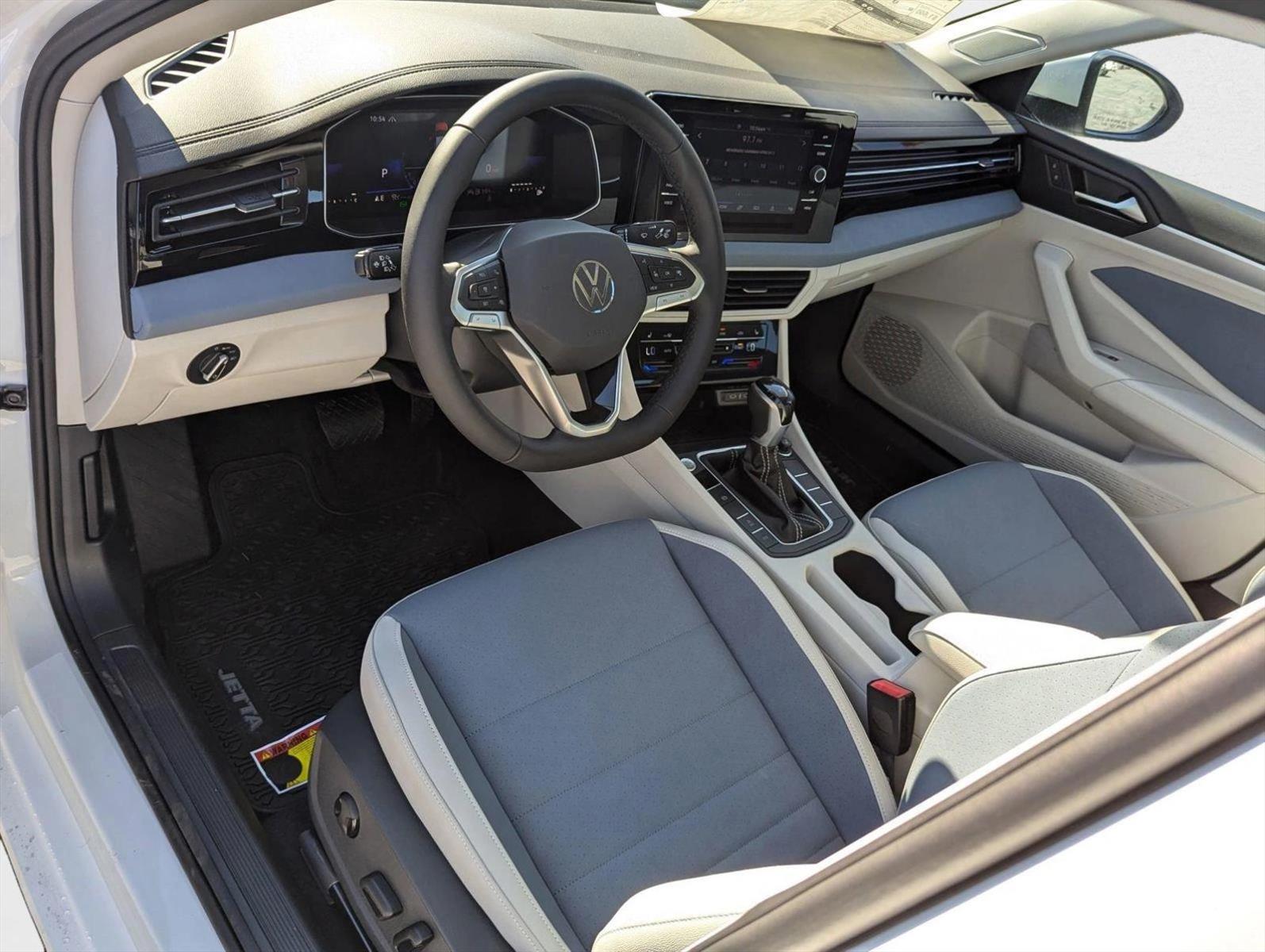 2025 Volkswagen Jetta 1.5T SE photo 3
