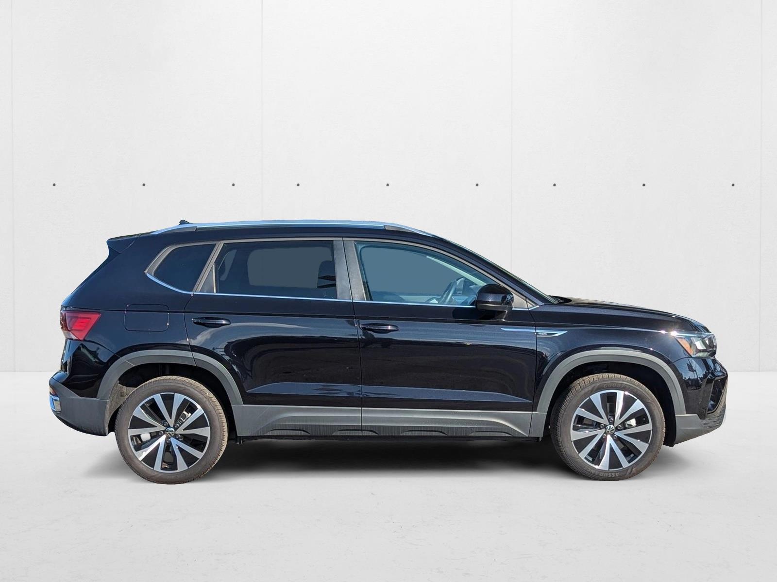 2024 Volkswagen Taos SE photo 4