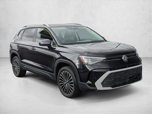2025 Volkswagen Taos SE photo 3