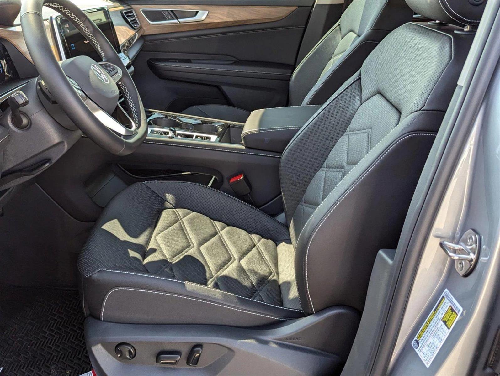2025 Volkswagen Atlas SE Technology photo 4