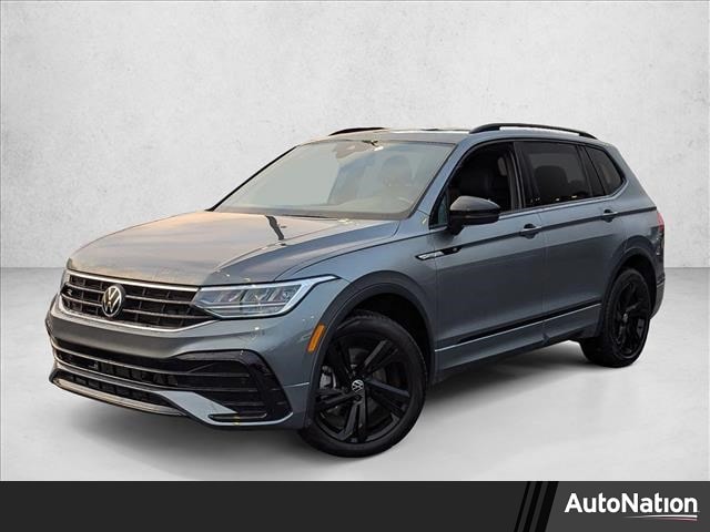 2023 Volkswagen Tiguan SE R-LINE BLACK's photo