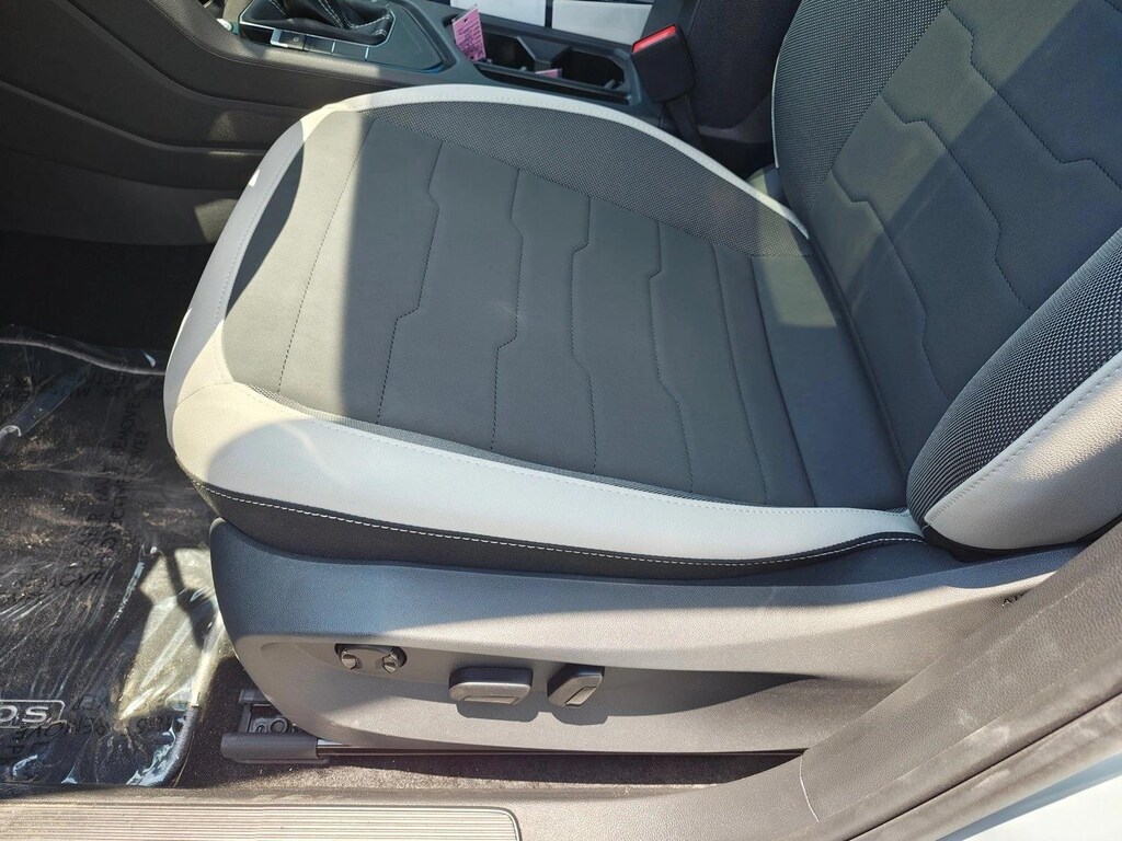 New 2026 Volkswagen Taos SE Sport Utility