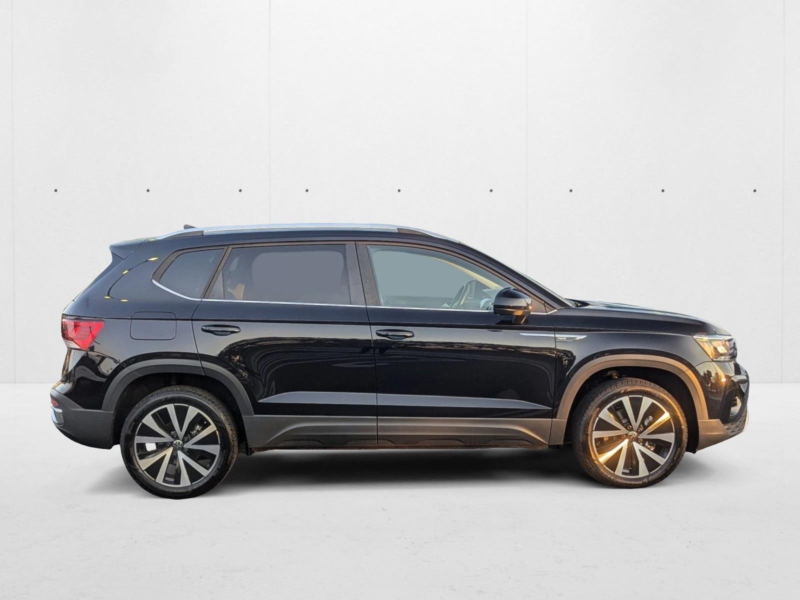 2024 Volkswagen Taos SE photo 4
