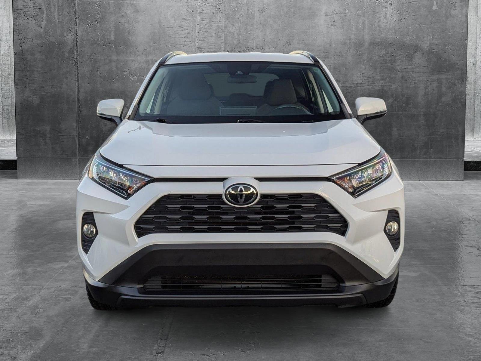 2020 Toyota RAV4 XLE photo 2
