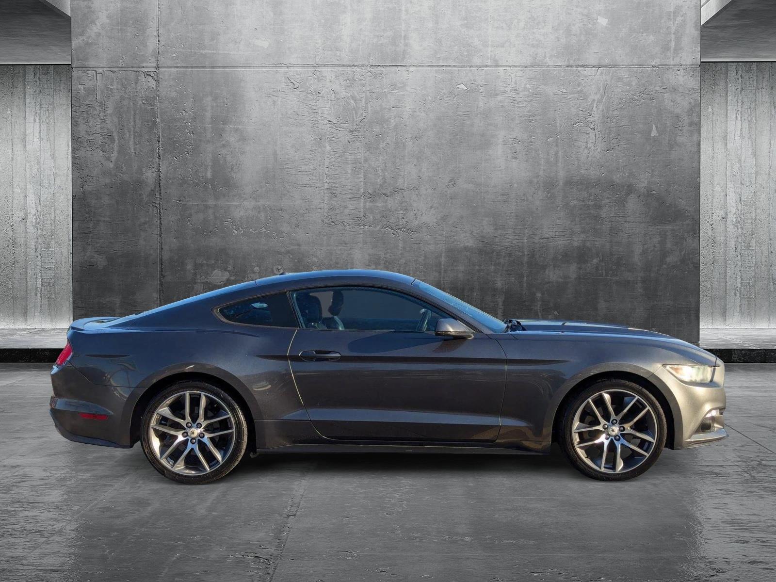 2015 Ford Mustang EcoBoost Premium photo 4