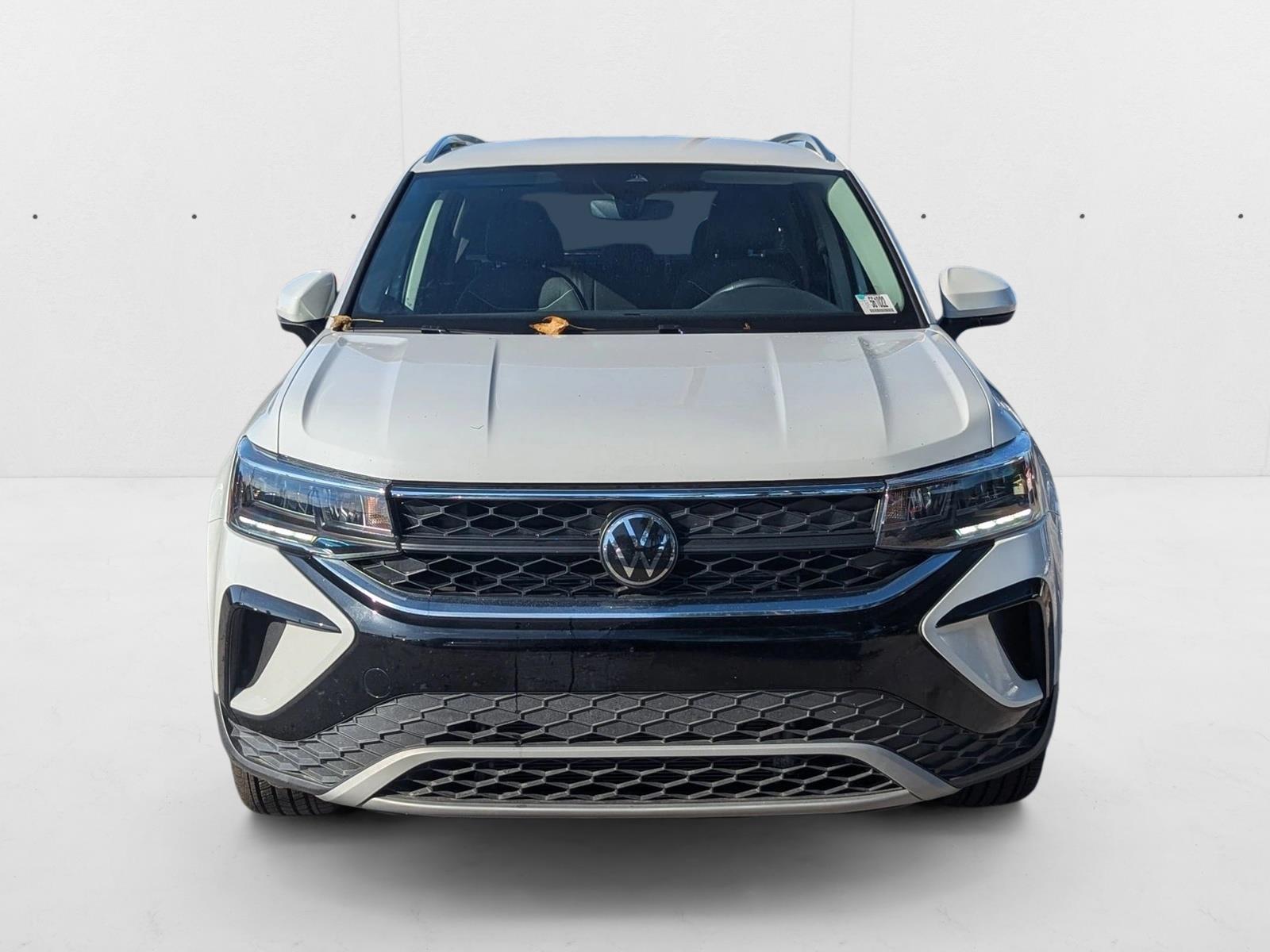 2024 Volkswagen Taos SE photo 2