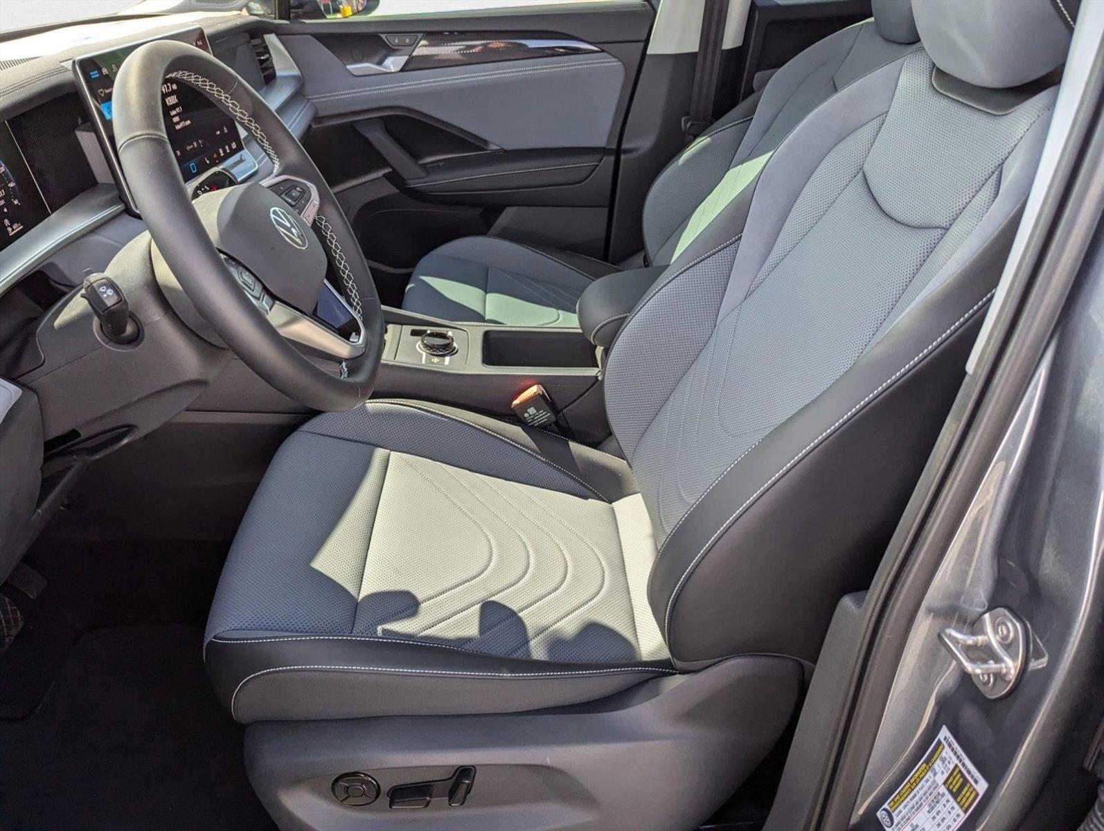 2025 Volkswagen Tiguan SE photo 4