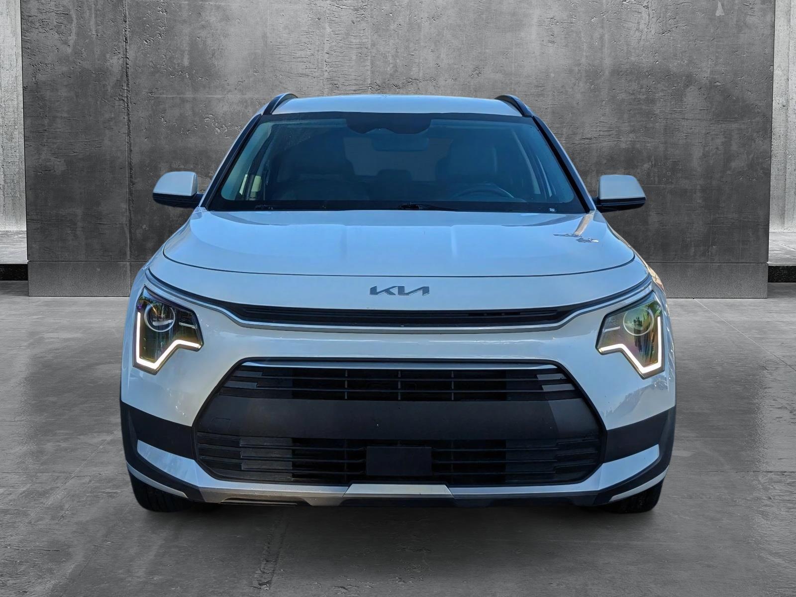 2023 Kia Niro EX photo 2