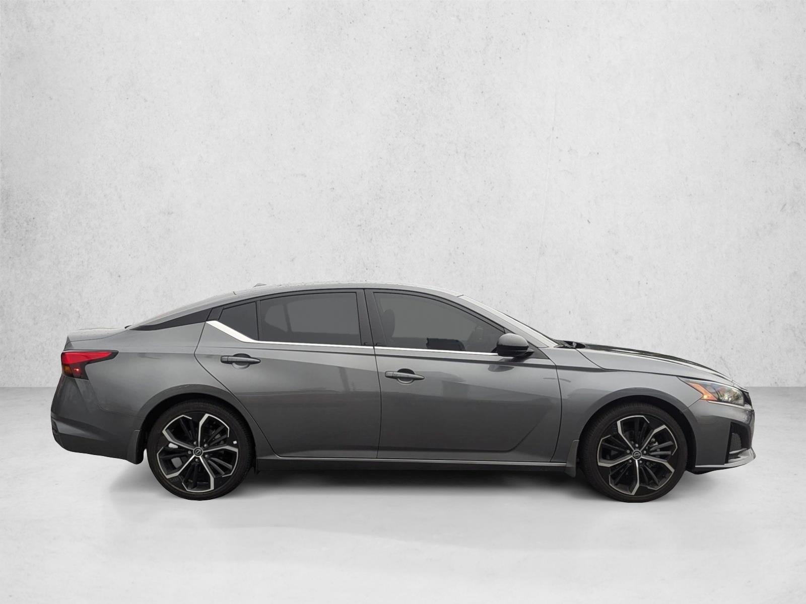 2024 Nissan Altima 2.5 SR photo 4