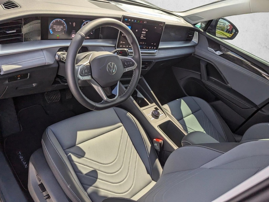 Used 2025 Volkswagen Tiguan SE Sport Utility