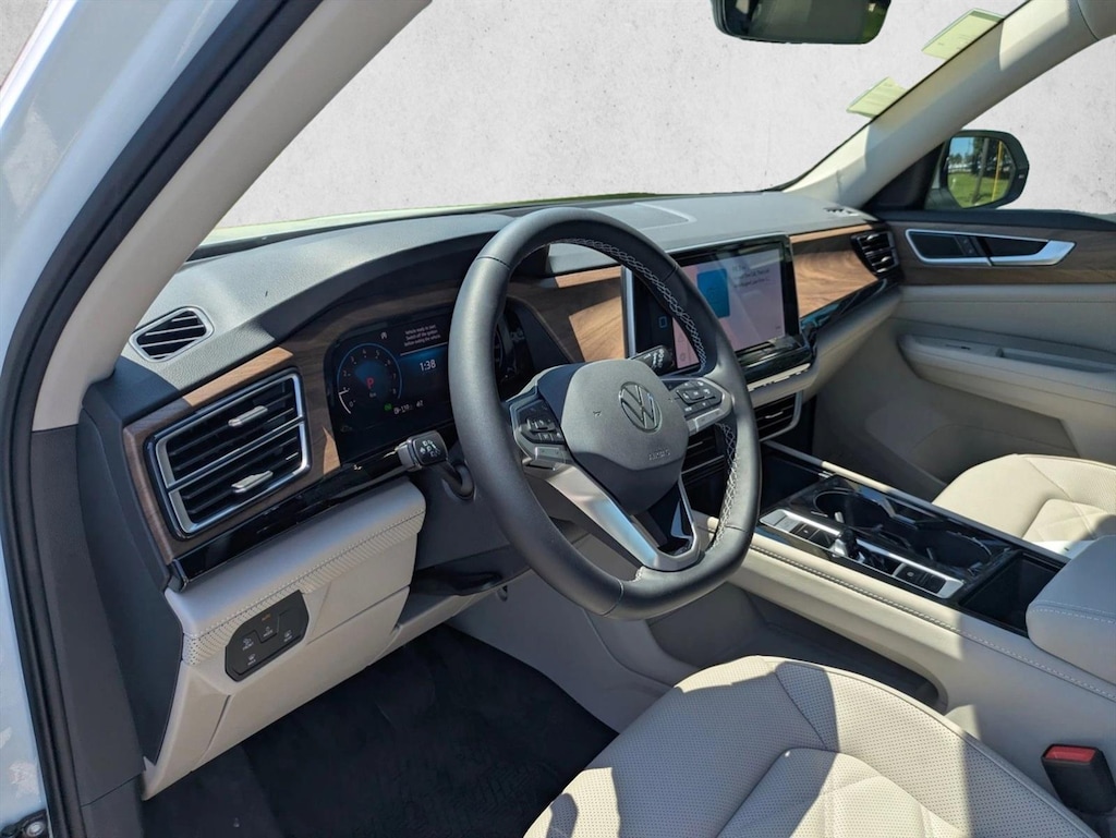 New 2026 Volkswagen Atlas 2.0T SE w/Technology Sport Utility