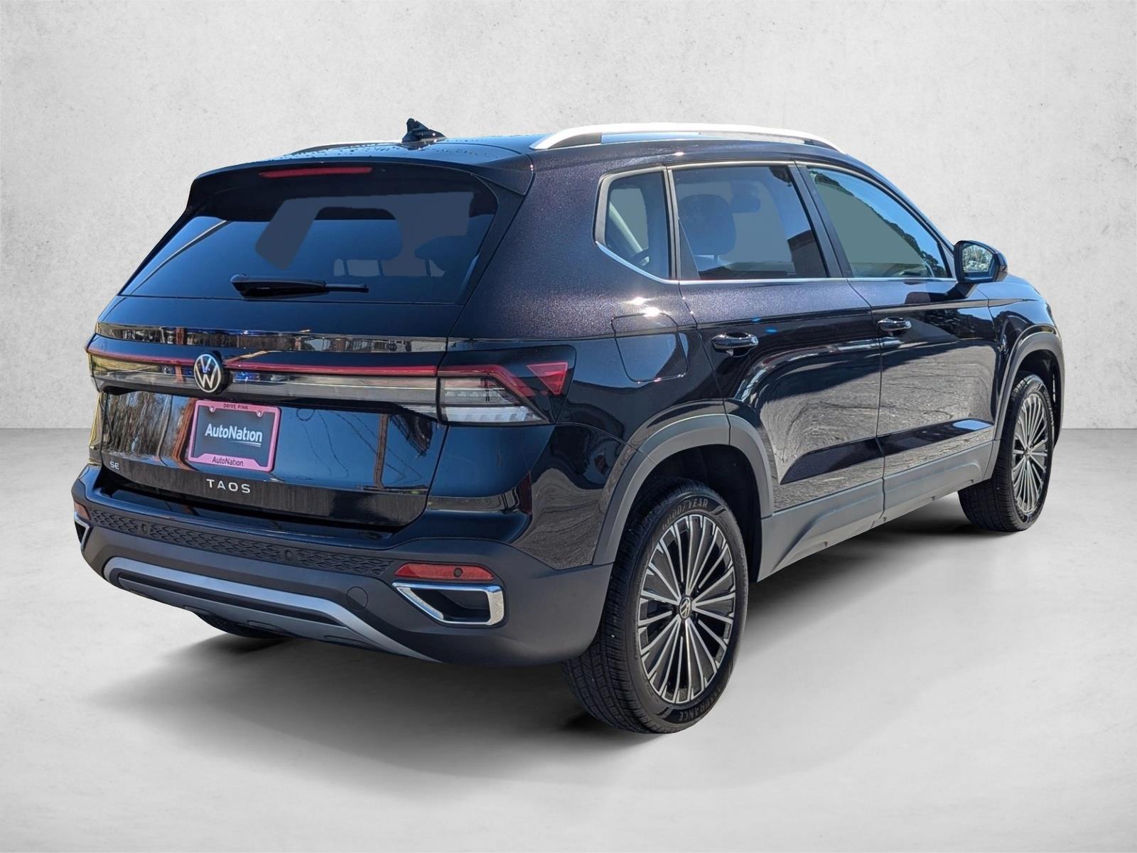 2025 Volkswagen Taos SE photo 2