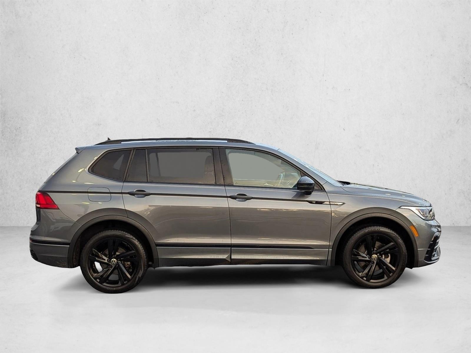 2023 Volkswagen Tiguan SE R-Line Black photo 4