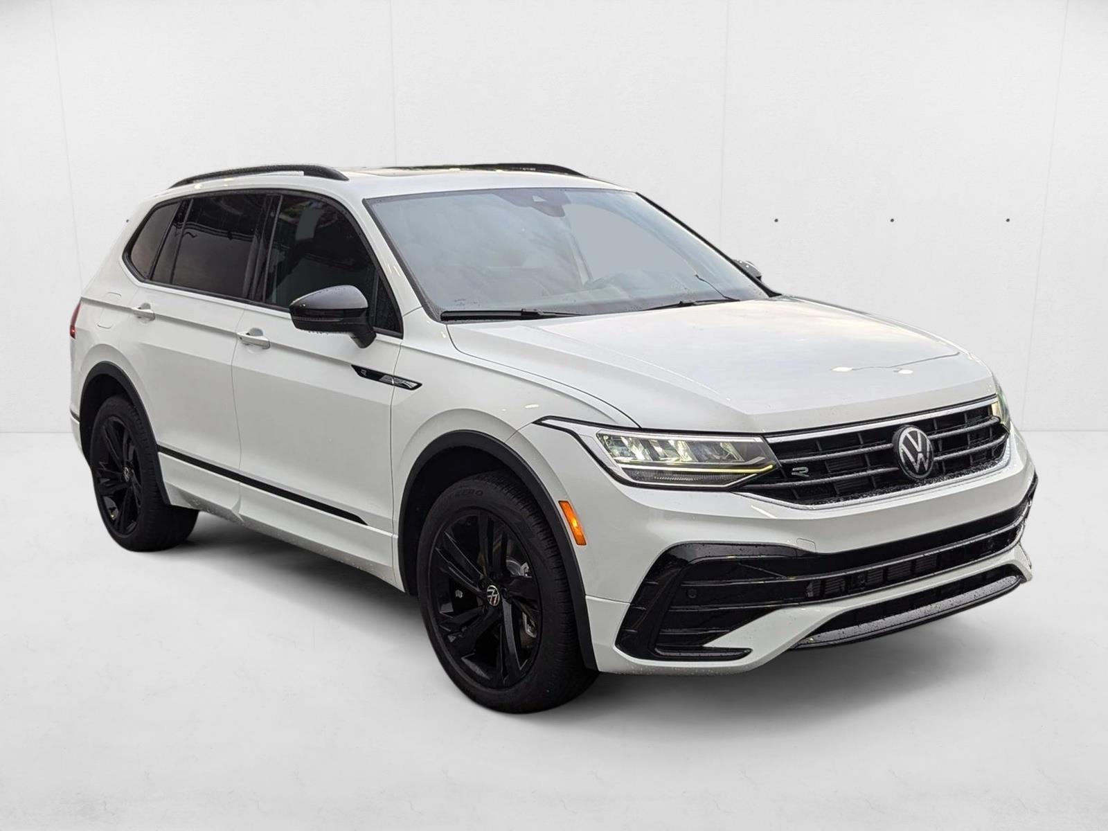 2024 Volkswagen Tiguan SE R-Line Black Sport photo 2