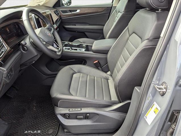 2025 Volkswagen Atlas SEL photo 4