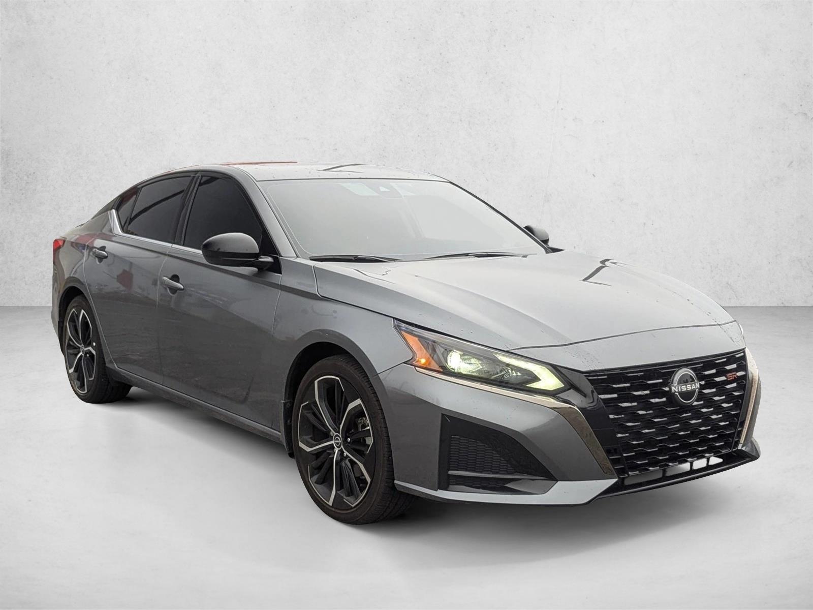 2024 Nissan Altima 2.5 SR photo 3