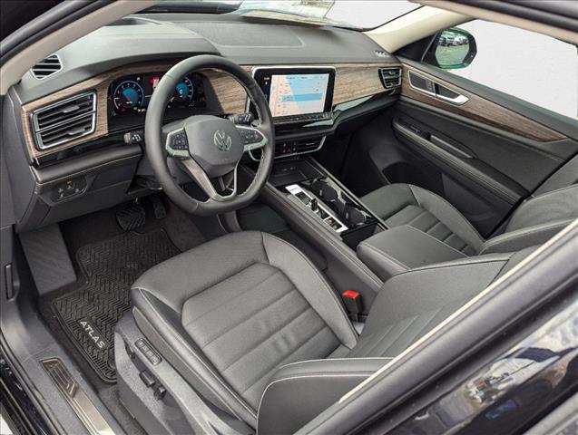 2024 Volkswagen Atlas SEL photo 3