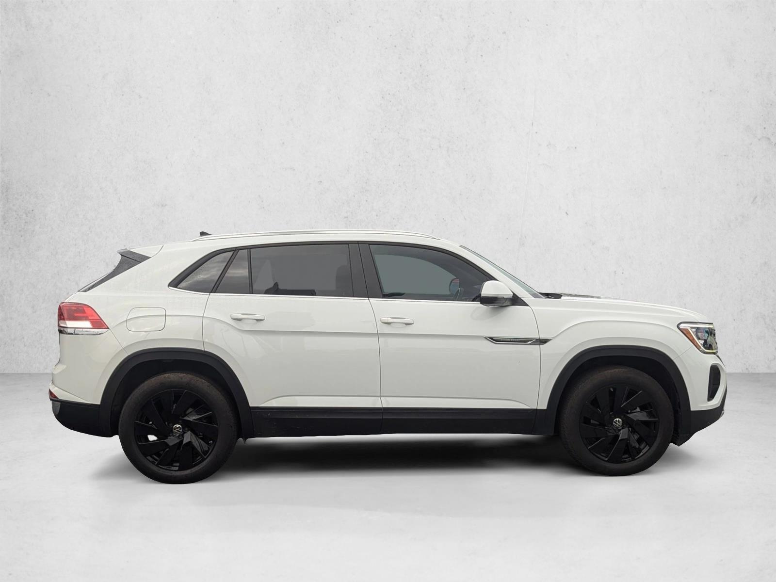2025 Volkswagen Atlas Cross Sport SE Technology photo 3