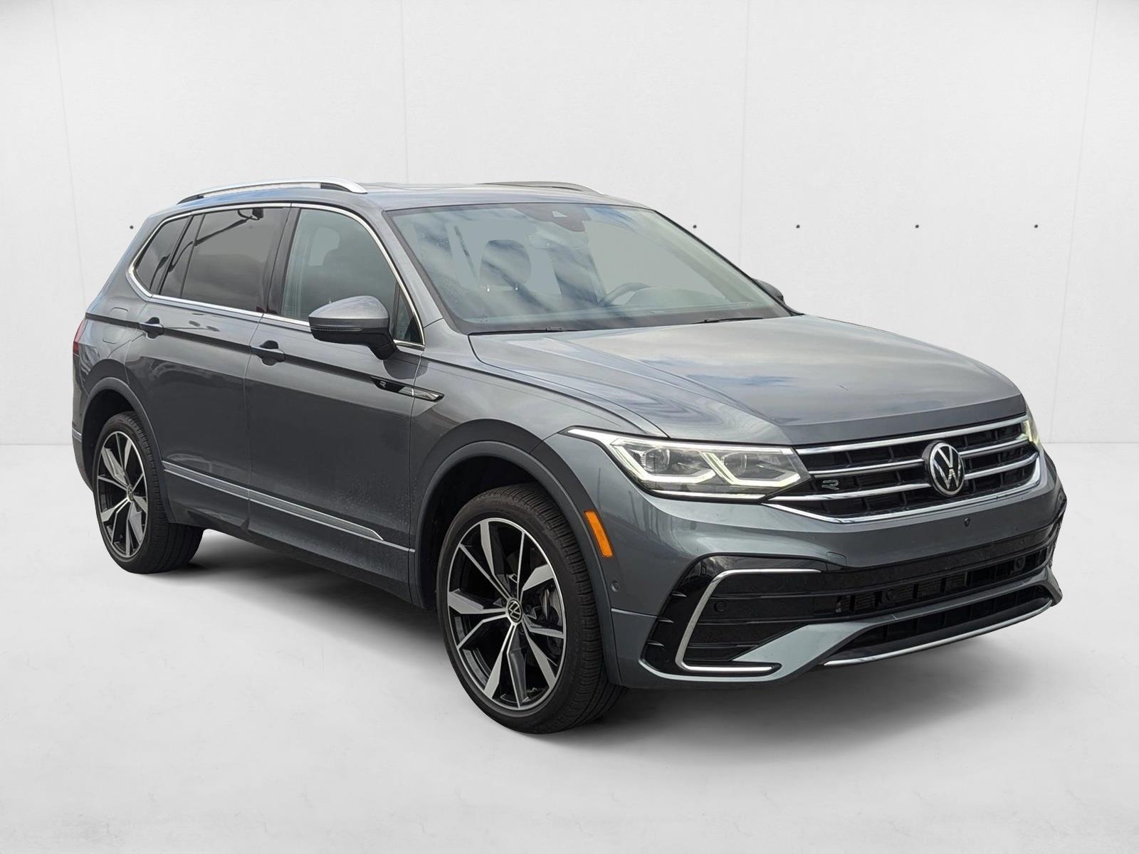 2023 Volkswagen Tiguan SEL R-Line Black photo 2