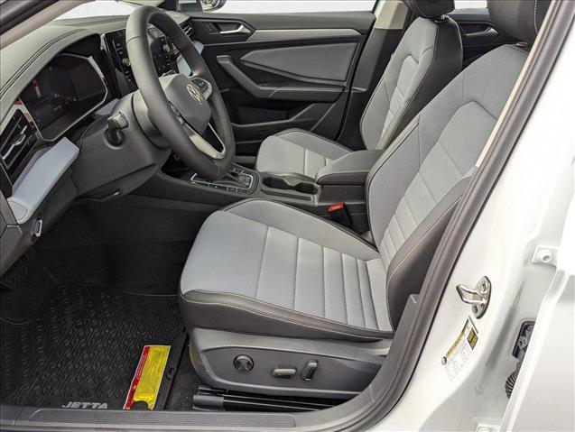 2025 Volkswagen Jetta SE photo 4