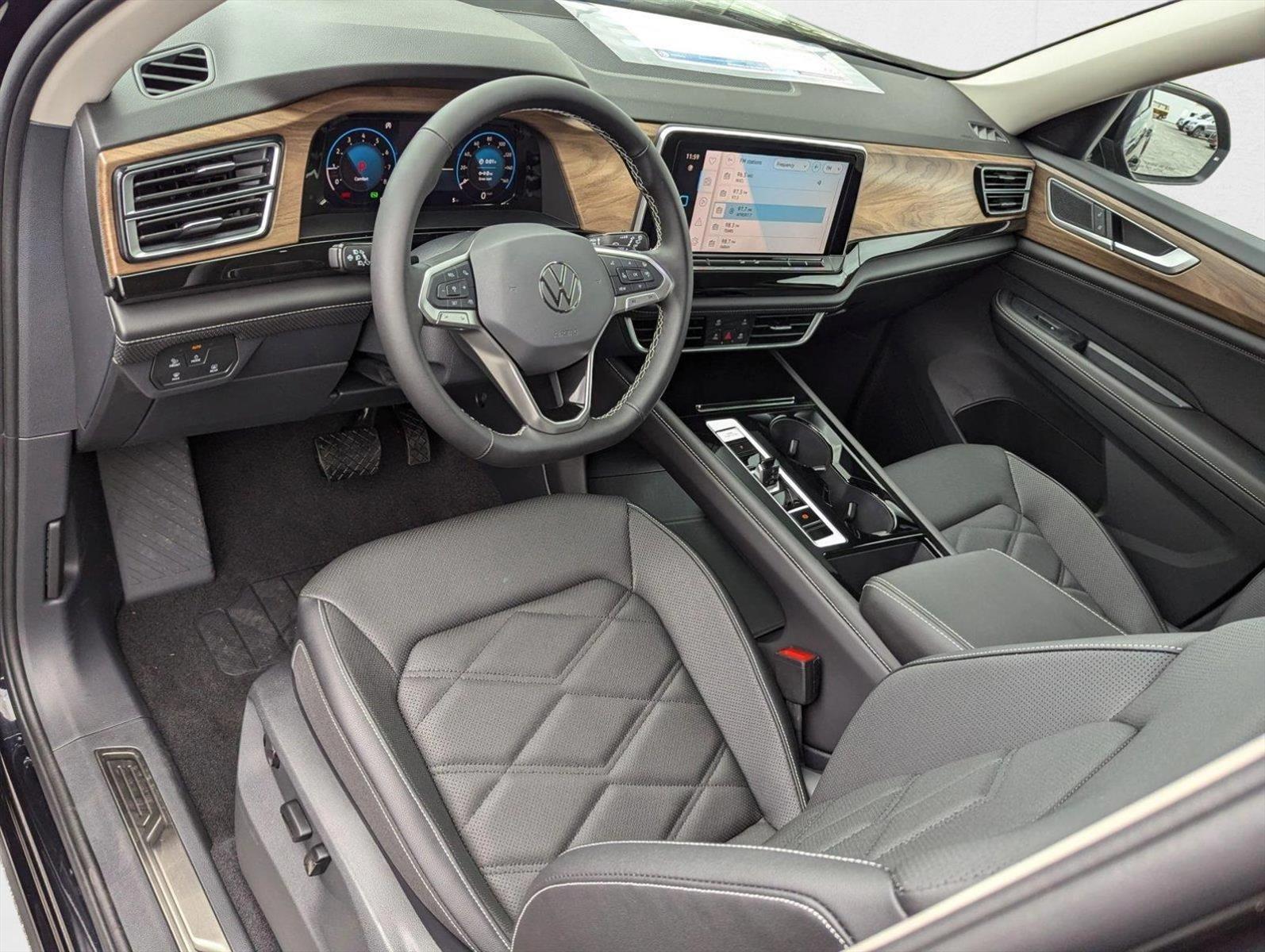 2025 Volkswagen Atlas SE Technology photo 3