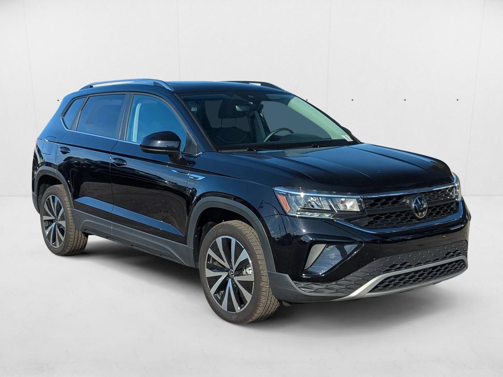 2024 Volkswagen Taos SE photo 3