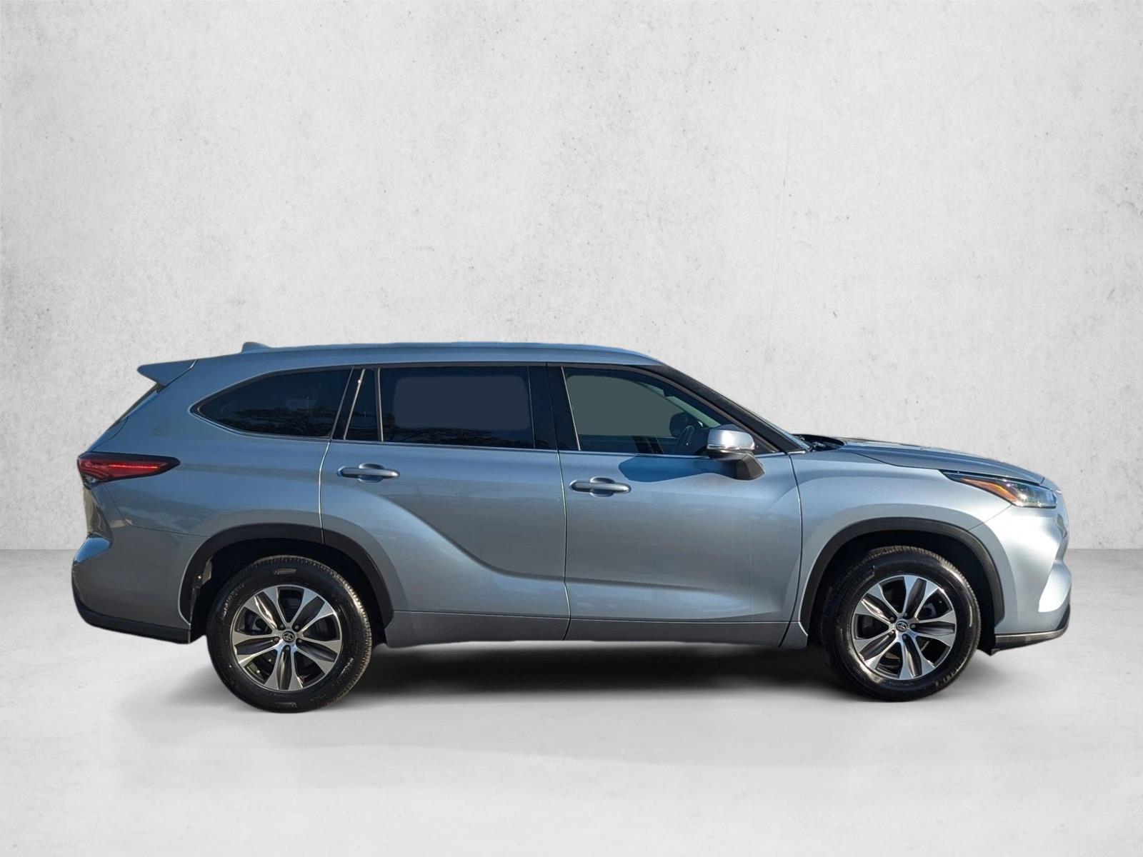 2021 Toyota Highlander XLE Sport photo 4