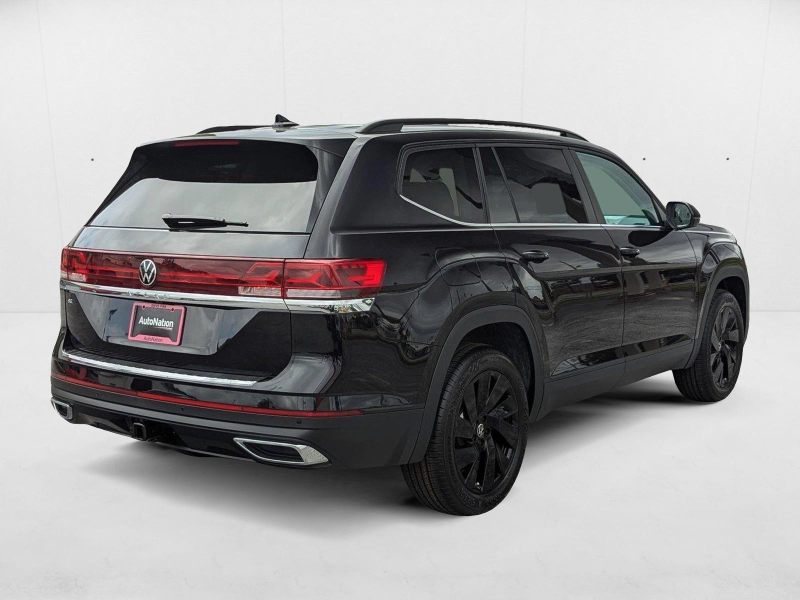 2025 Volkswagen Atlas SE Technology photo 2