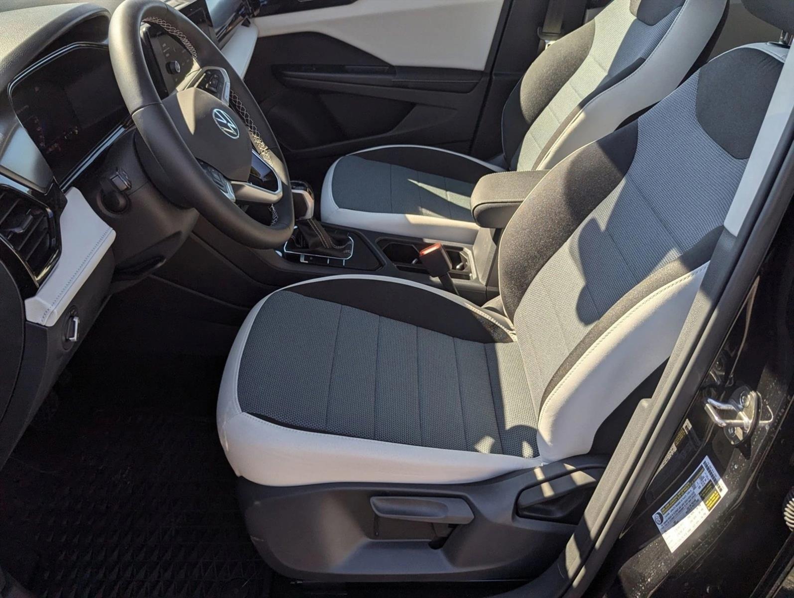 2025 Volkswagen Taos S photo 2