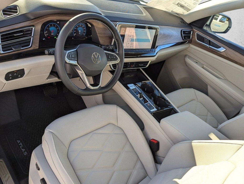 New 2026 Volkswagen Atlas 2.0T SE w/Technology Sport Utility