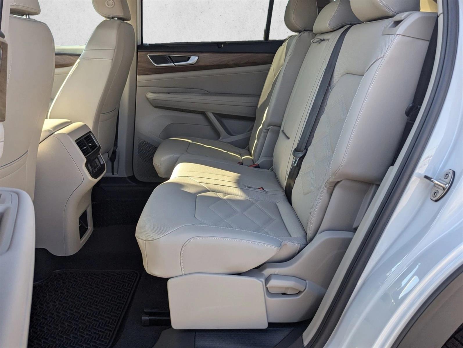 2026 Volkswagen Atlas SE w/Tech - Photo 14