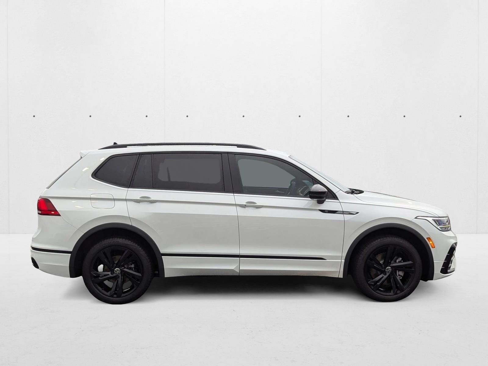 2024 Volkswagen Tiguan SE R-Line Black Sport photo 3