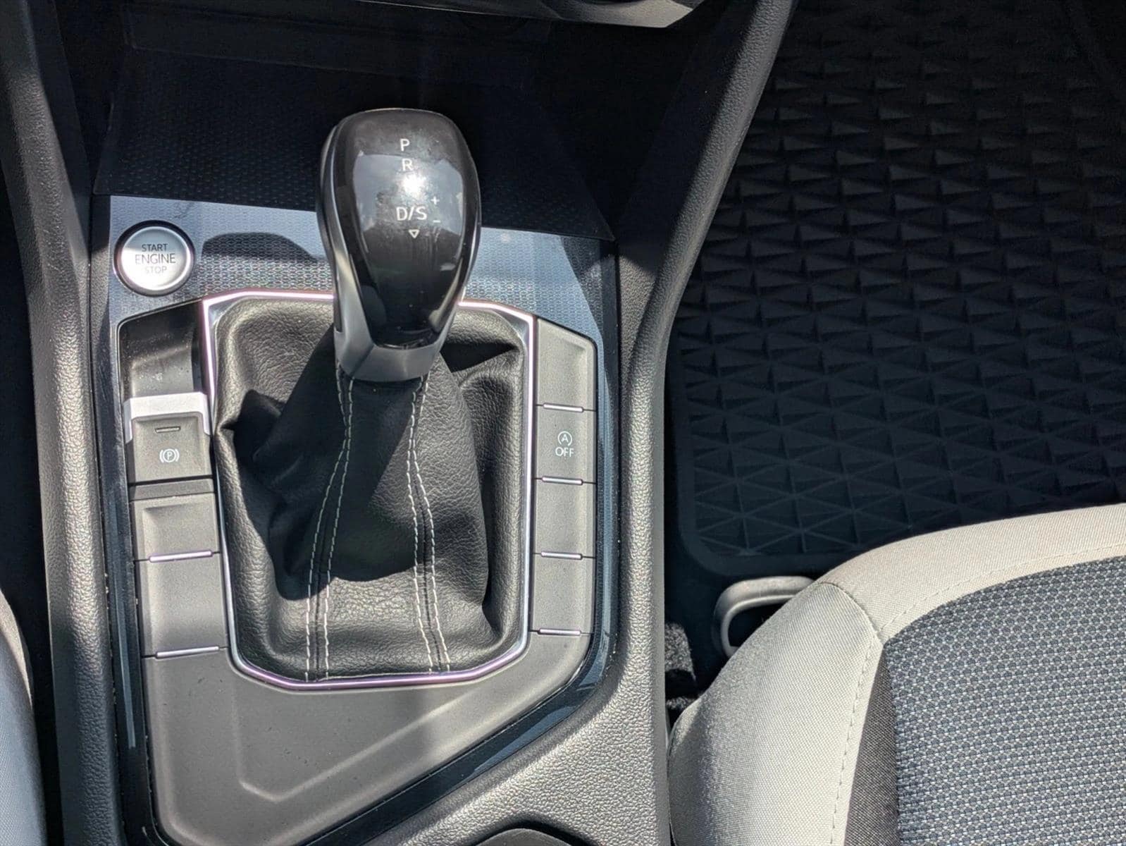 2025 Volkswagen Taos S - Photo 13