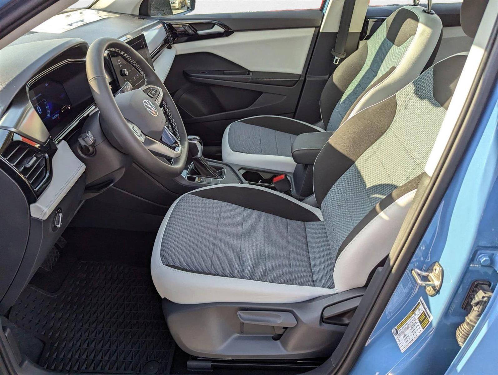 2025 Volkswagen Taos S photo 4