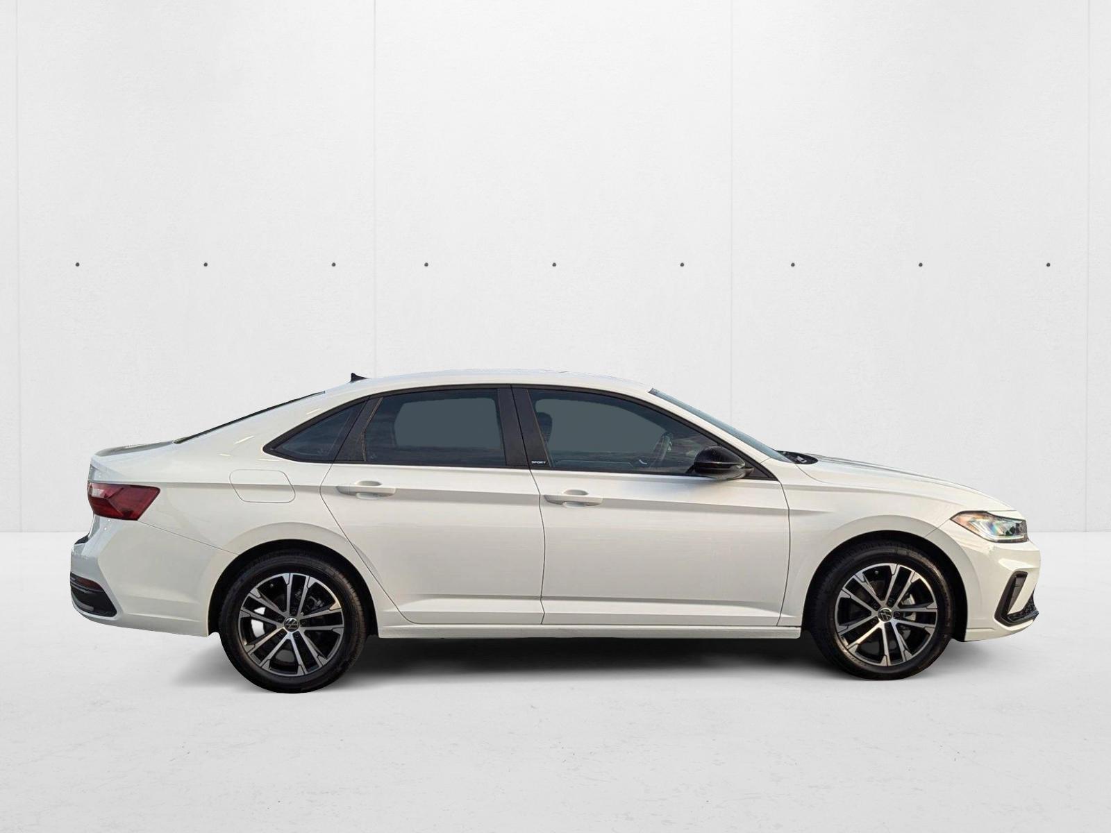 2025 Volkswagen Jetta Sport photo 3