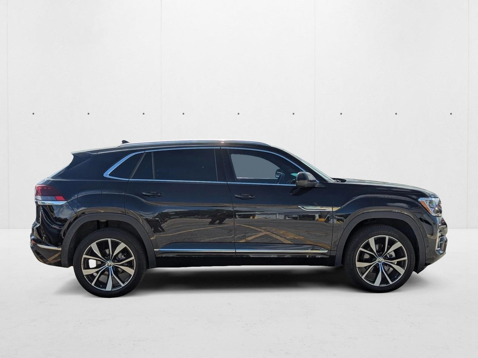 2025 Volkswagen Atlas Cross Sport SEL Premium R-Line photo 4