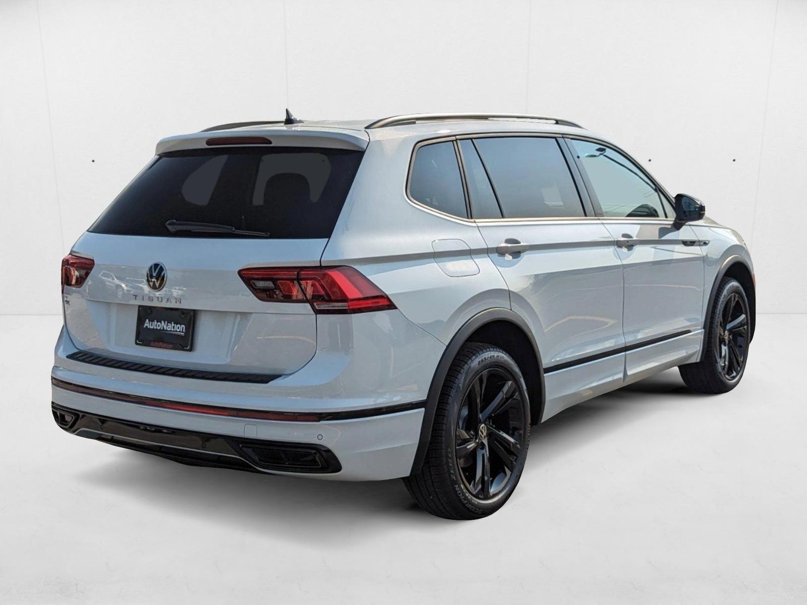 2024 Volkswagen Tiguan SE R-Line Black Sport photo 2