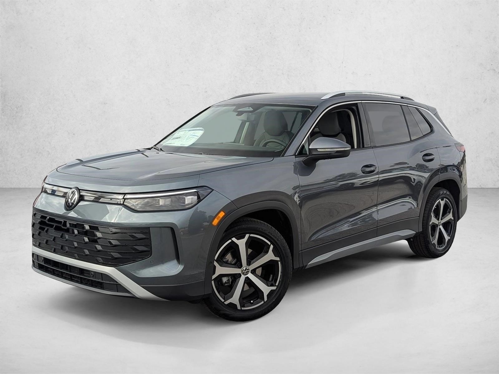 2026 Volkswagen Tiguan SE's photo