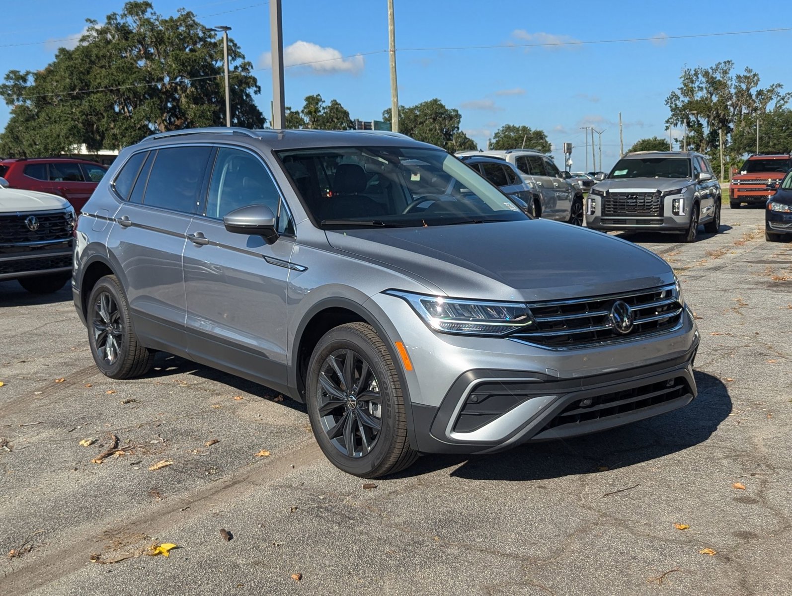2024 Volkswagen Tiguan SE Sport photo 3