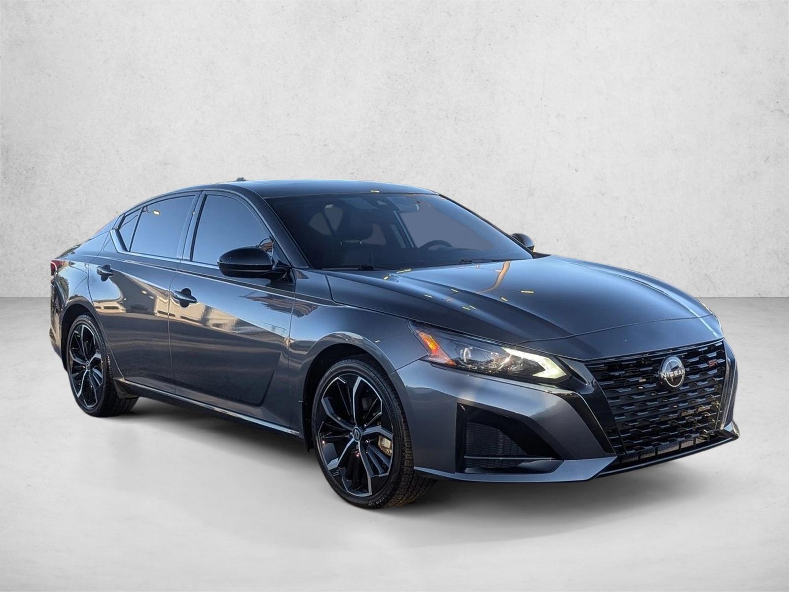 2024 Nissan Altima 2.5 SR photo 3