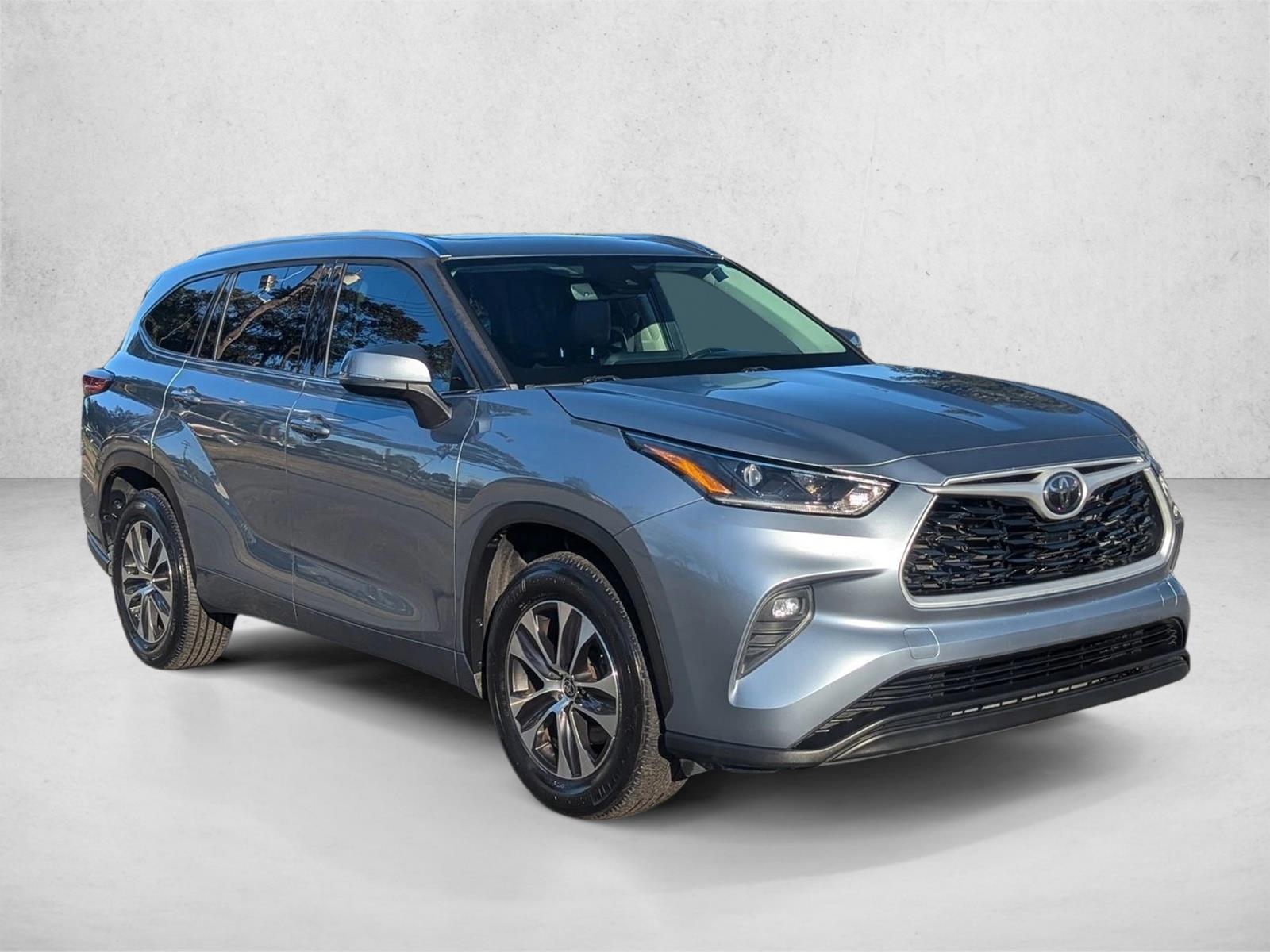 2021 Toyota Highlander XLE Sport photo 3