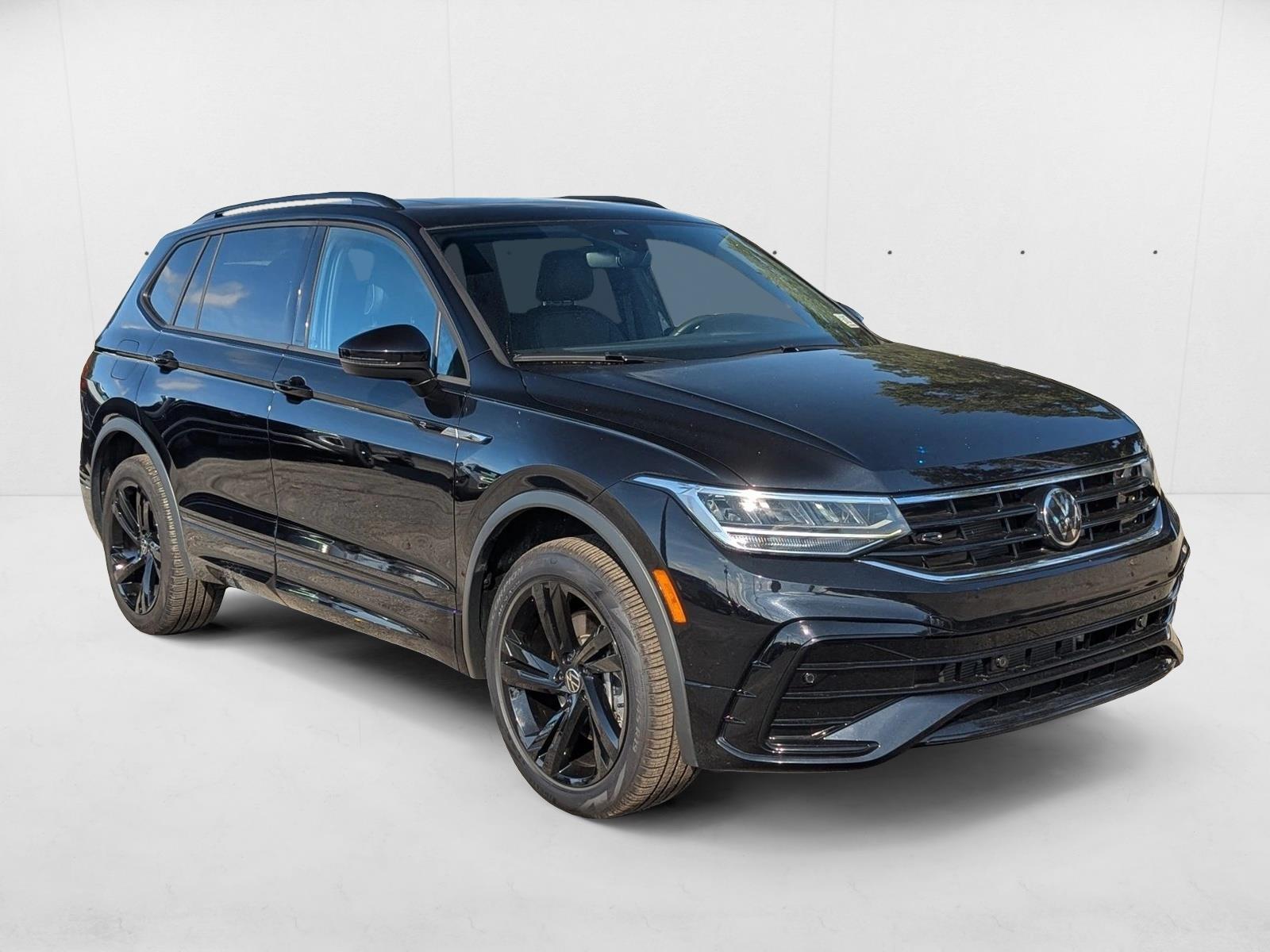 2024 Volkswagen Tiguan SE R-Line Black Sport photo 3
