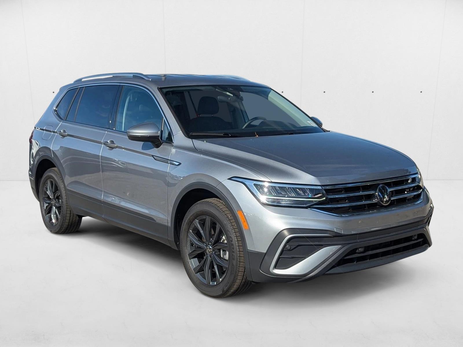2024 Volkswagen Tiguan SE Sport photo 3
