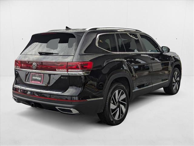 2024 Volkswagen Atlas SEL photo 2