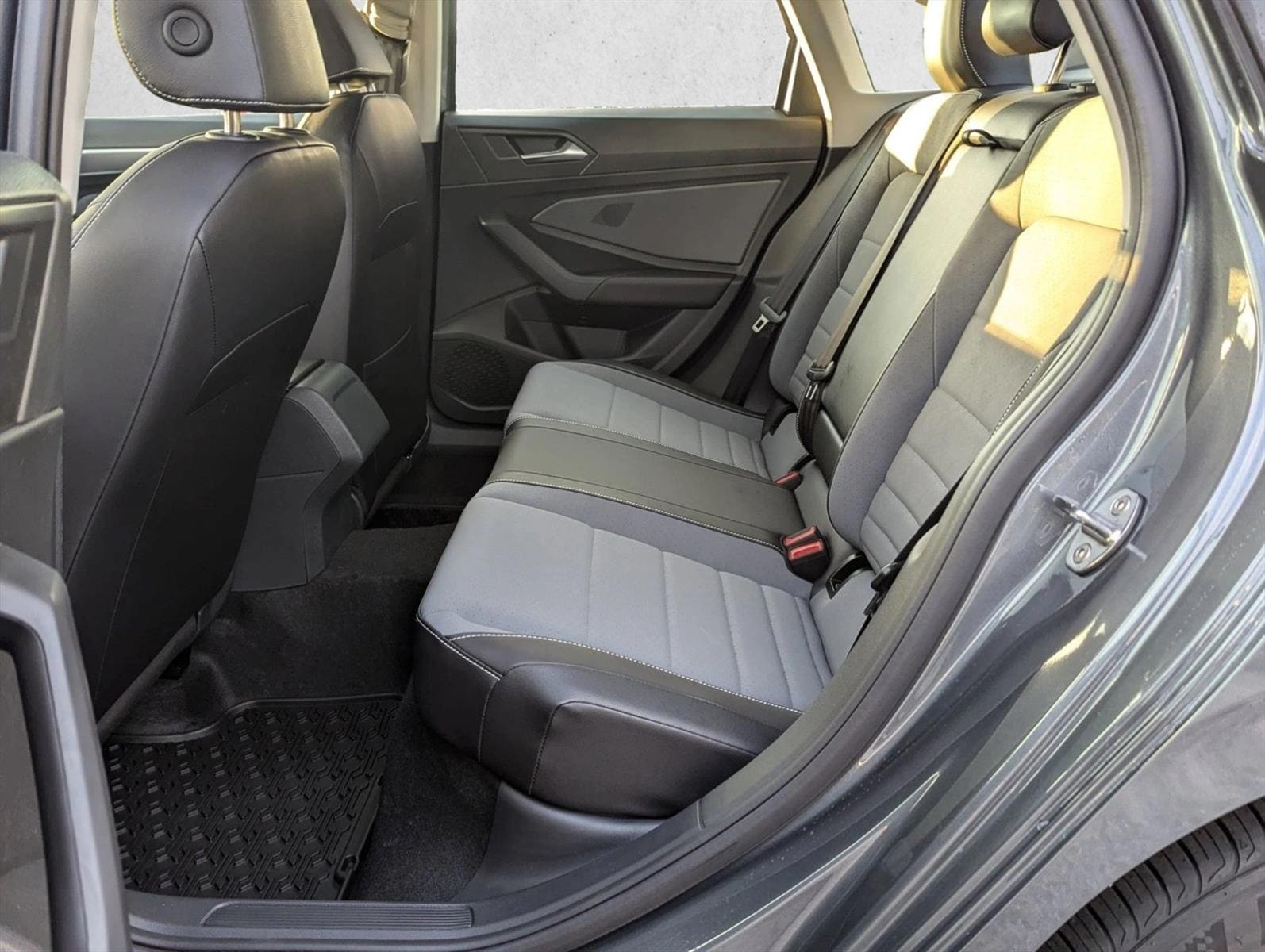 2026 Volkswagen Jetta SE - Photo 14
