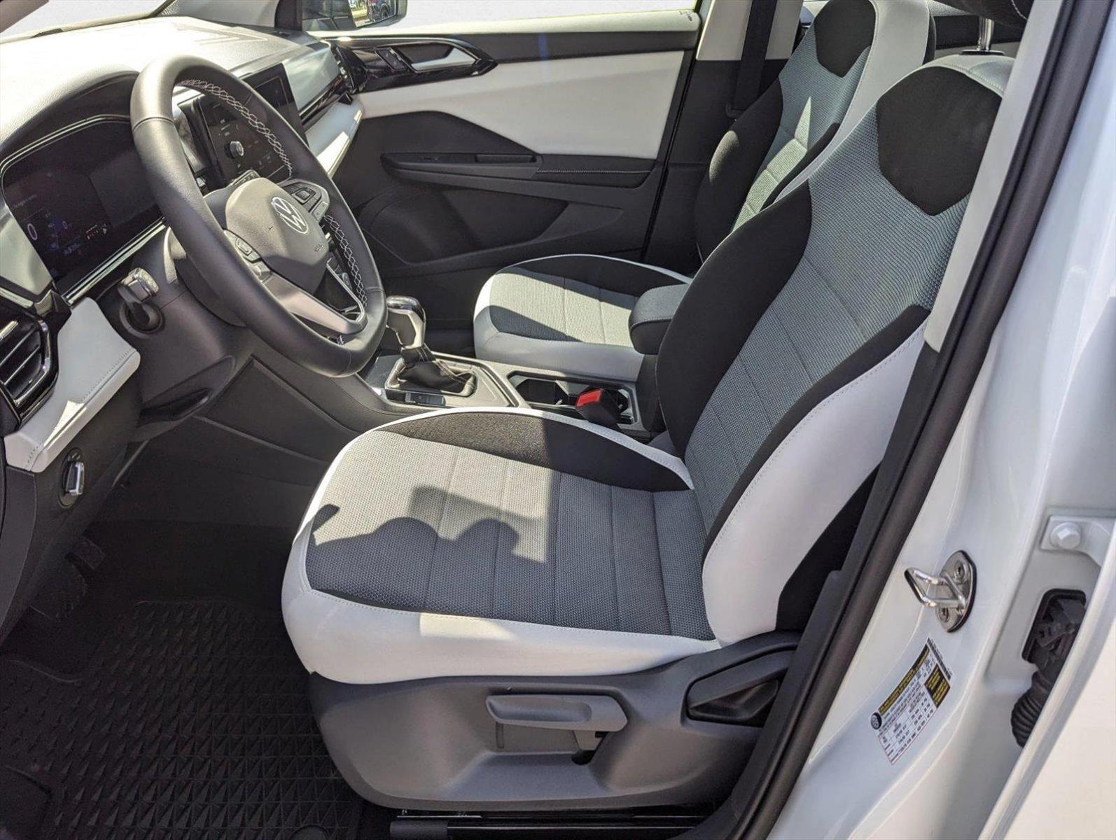 2025 Volkswagen Taos S photo 4